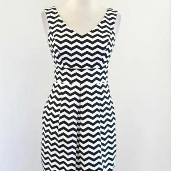 White House Black Market Chevron Dress Size 2 - Picture 3 of 5